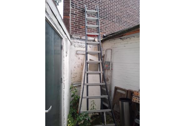 Uitschuifbare ladder in goede staat - 17869695121167369768393281758812