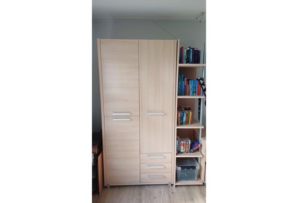 Mooie kledingkast met losse boekenkast - 20260514_171225