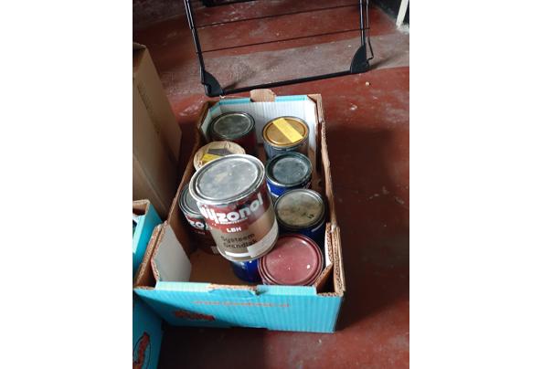 Buitenverf voor kozijnen en deuren kleuren oud hollands groen en schelpenwit - verf-1