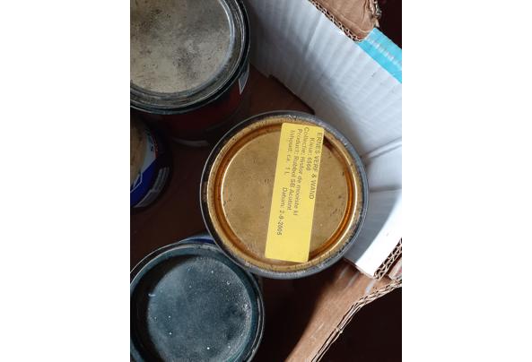 Buitenverf voor kozijnen en deuren kleuren oud hollands groen en schelpenwit - verf-6560