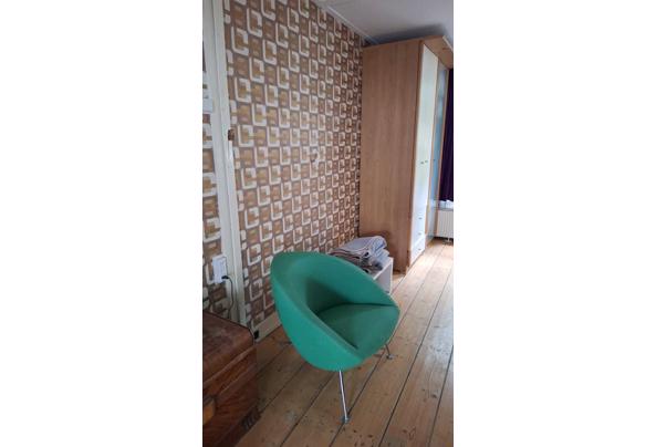 2 deurs witte kledingkast en kledingkast met glazen deur - 1cd589ae-3f3c-43ff-9752-26c5d9c385b2