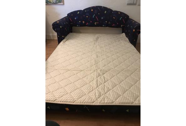 Leuk slaapbankje. Ideaal voor (klein)kinderen om te spelen en te slapen. In zeer goede staat.perfecte - 100