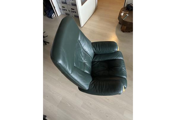 Groene fauteuil zit heerlijk, licht aangevallen door mijn kat - IMG_6717