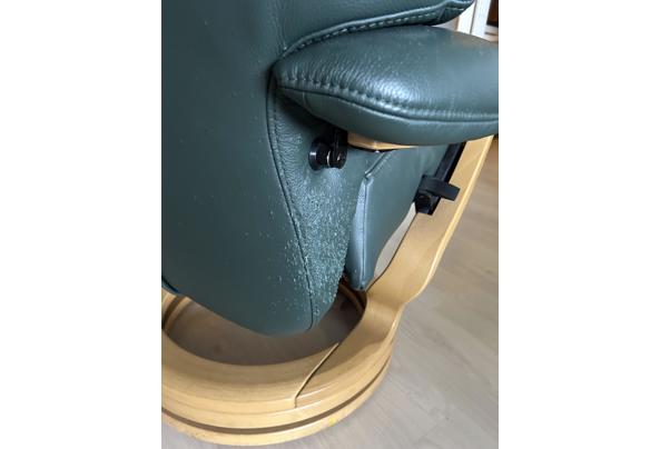 Groene fauteuil zit heerlijk, licht aangevallen door mijn kat - IMG_6721