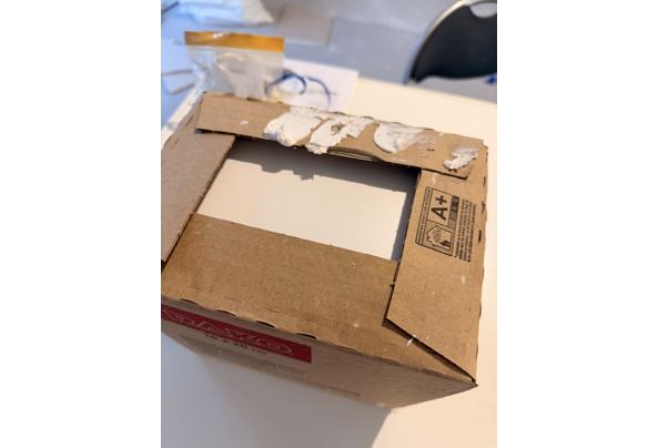 Gratis afhalen 2 doosjes witte badkamer tegels  - IMG_9657