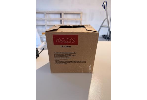 Gratis afhalen 2 doosjes witte badkamer tegels  - IMG_9658