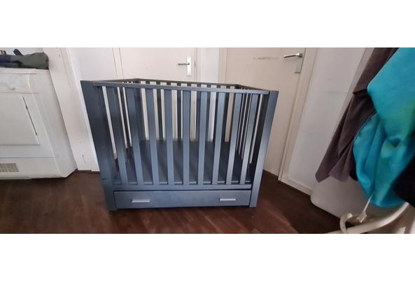 Stevige grijze box met speelgoedlade - 20260819_171210