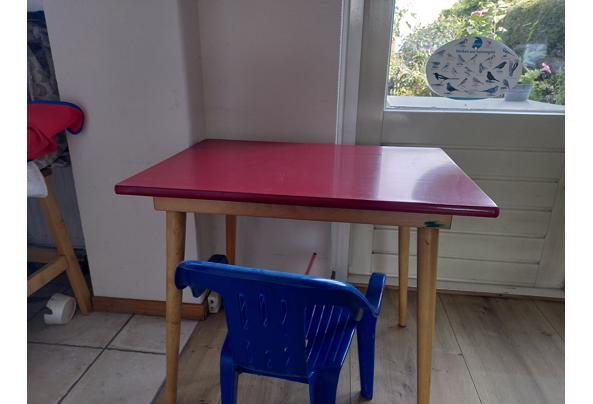 Mooi rood kindertafeltje plus blauw stoeltje - IMG_20220902_145153