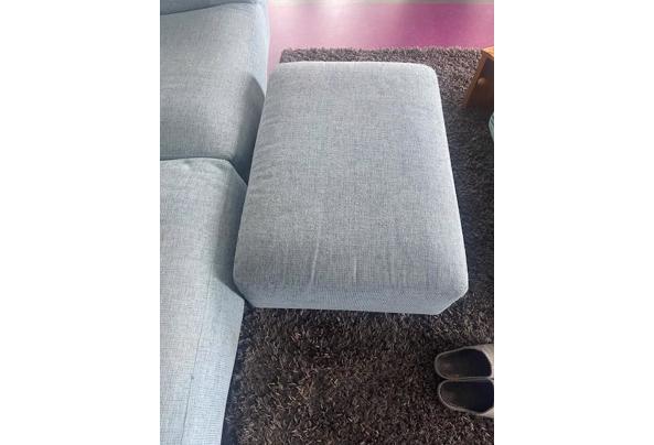 light blauwe bank en voetrust - IMG_1756