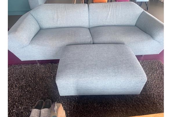 light blauwe bank en voetrust - IMG_1757