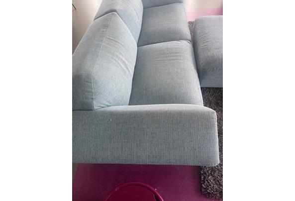 light blauwe bank en voetrust - IMG_1759