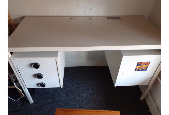 Bureau van metaal en hout - 20231201_145353