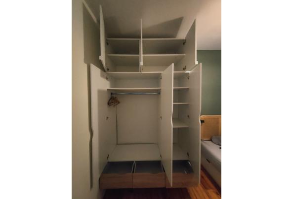 Ruime kledingkast met hangruimte, planken en lades - IMG20251027100430