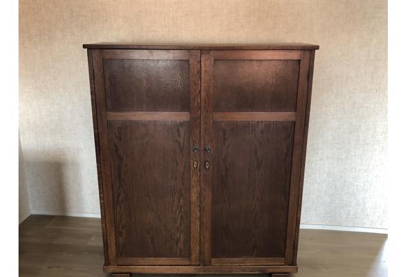 Oude eiken kast  - 3C5FFC9C-17AE-4924-8D81-B908A9E5FBEF