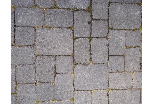 ca. 14 m2 getrommelde grijze stenen in wildverband - 20250828_164103