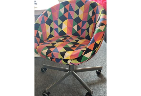 kleurige ikea bureaustoel - 5123DA92-8092-405C-86A2-53D85AF04498