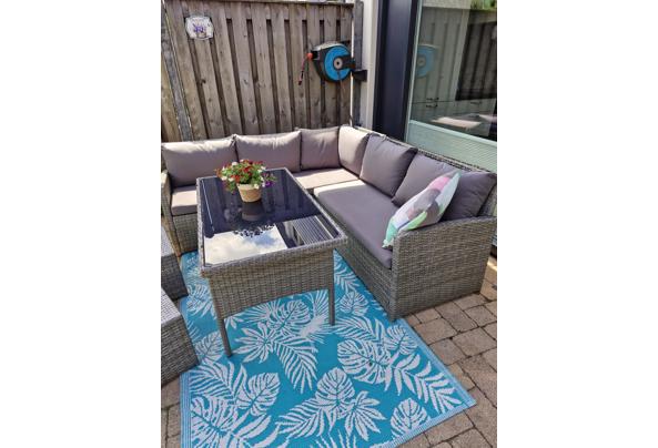 Gratis tuin lounge set,  1 bank deel is bovenop aan het losgaan.  Andere is nog goed - 20250711_134247