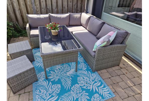 Gratis tuin lounge set,  1 bank deel is bovenop aan het losgaan.  Andere is nog goed - 20250711_134251