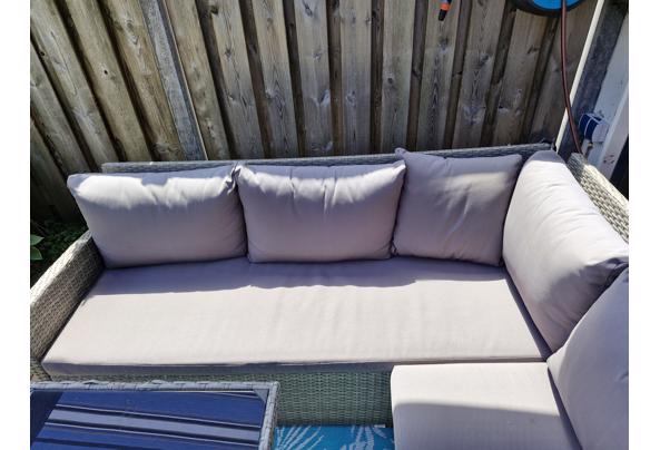 Gratis tuin lounge set,  1 bank deel is bovenop aan het losgaan.  Andere is nog goed - 20250711_134256