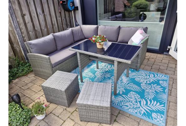 Gratis tuin lounge set,  1 bank deel is bovenop aan het losgaan.  Andere is nog goed - 20250711_134310