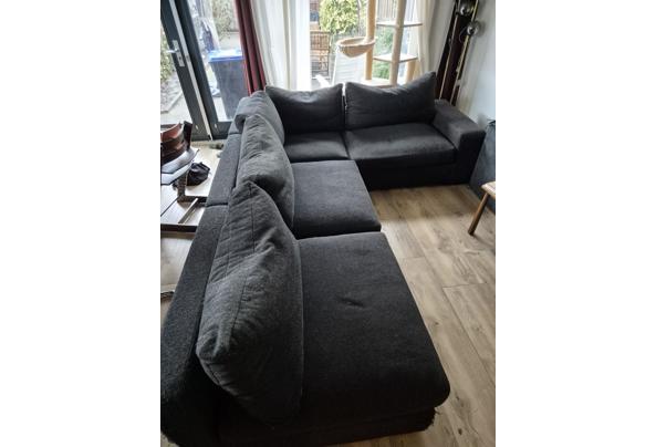 Grote comfortable hoekbank - donkergrijs met gebruikssporen - 1000022403