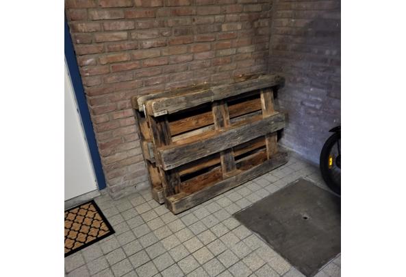 Pallets, 2 op de foto en nog 1 kleinere - 20241017_180926