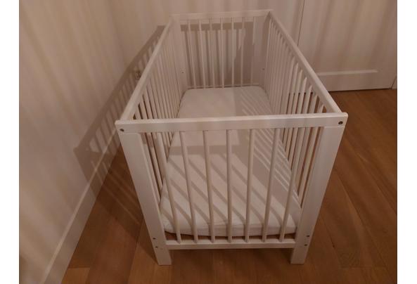 kinderbedje en 2 kinderstooeltjes(ikea) - babybedje-2