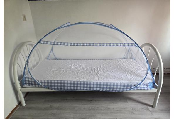 1 persoons bed inclusief matras en klamboe - 20260705_103945(1)