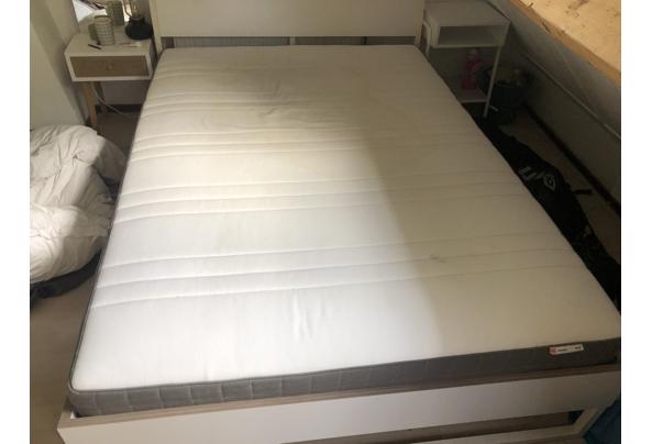 TWEEPERSOONS BED + MATRAS in Delft - Huis en Inrichting, Slaapkamer Gratis af te halen