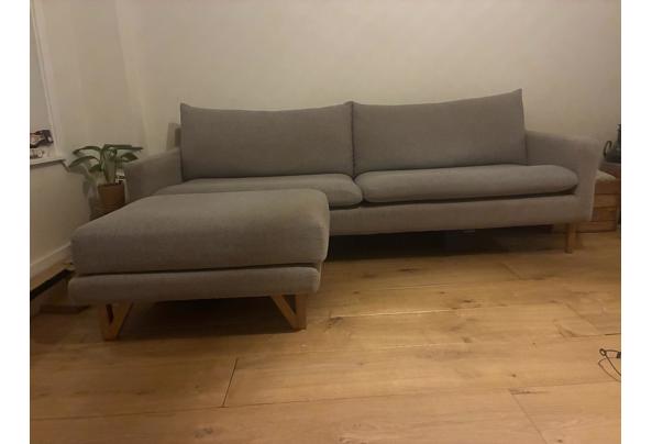 Grijze bank met hocker - WhatsApp-Image-2026-03-24-at-11-56-58