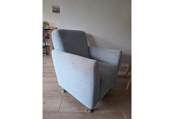 Twee stoelen, zitten goed, wel wat verkleurd - 7c710b92-76f3-4621-ad14-f171434dc2c3