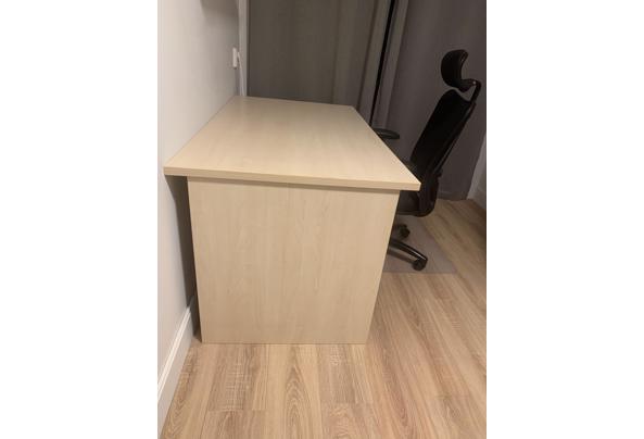 Houten bureau zsm op te halen in Rotterdam  - 3525B9CE-417E-4004-A76D-2DF3C677031F