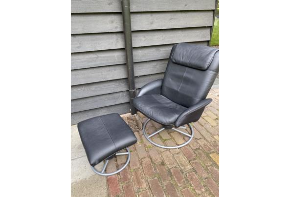 Zwarte draaibare stoel met losse voetenbank - IMG_1367
