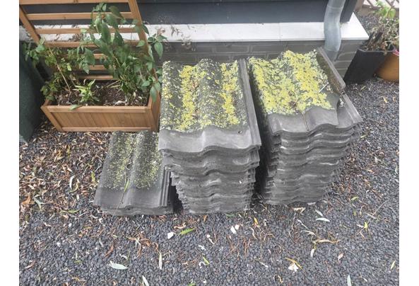 230 dakpannen (beton) af te halen - WhatsApp-Image-2026-02-21-at-11-17-34-(1)