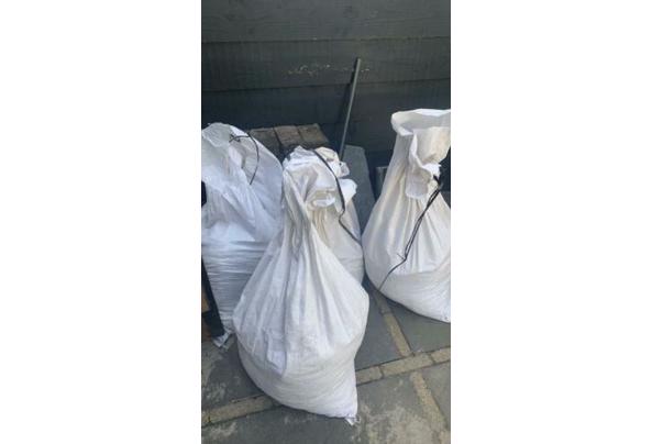 Schone tuinaarde/grond - 33D6374E-9CFB-4601-88F0-2D5BC22074BD