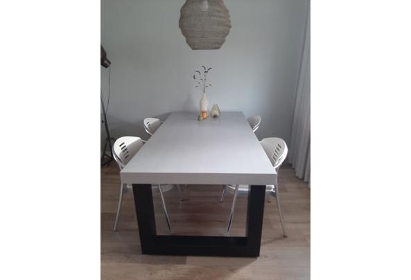 Robuuste eetkamer tafel - 20240921_081239