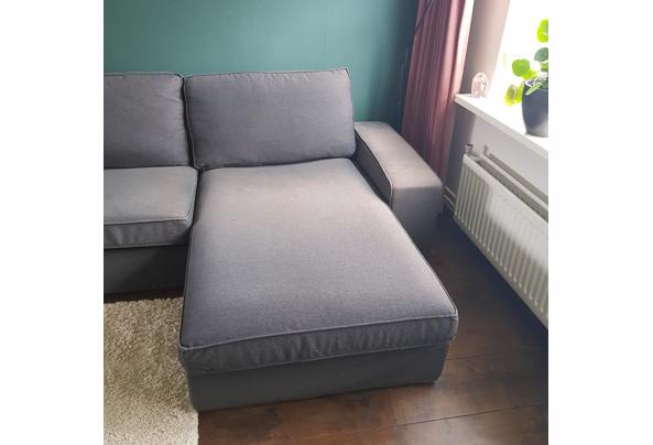 Grijze 4-persoons hoekbank, Kivik van Ikea, met chaise longue - Bank-4