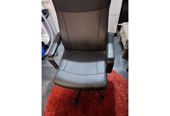 4 rieten stoelen en 1 bureau stoel - IMG_1206