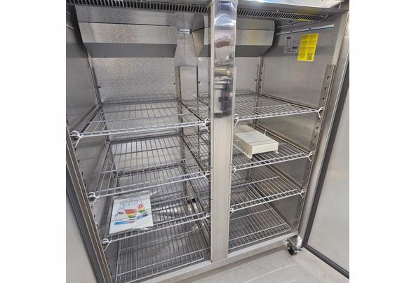 Heeft een koelkast en koelkast kast - Double-Upright-Stainless-Freezer-1200L-C-1536x1536_639288109600380219