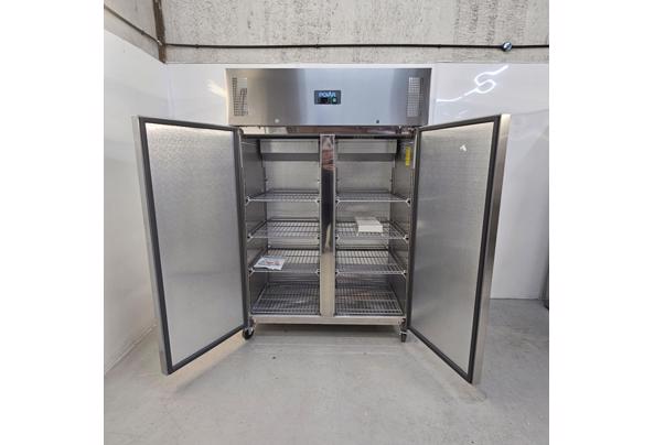 Heeft een koelkast en koelkast kast - Double-Upright-Stainless-Freezer-1200L-D-1536x1536_639288109557106457