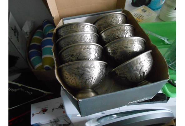 Aangeboden een stel metalen kommetjes  - DSCN6600