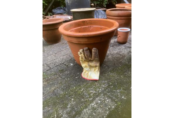 Aardewerk bloempotten - D40BC33A-35D9-4669-AD2E-68CB881C7B3A