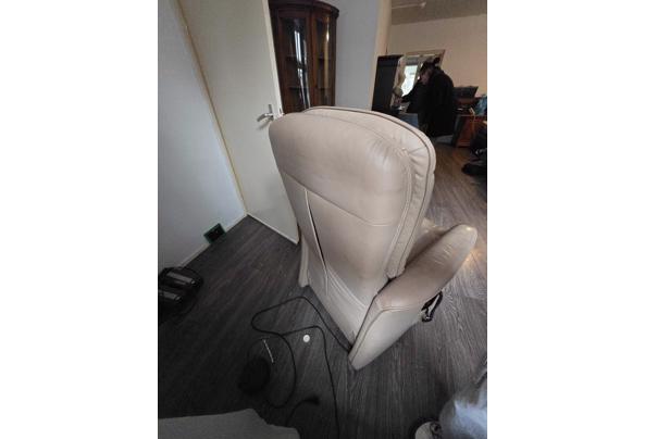 Weg te geven drie stoelen  in goede staat - IMG-20260115-WA0016