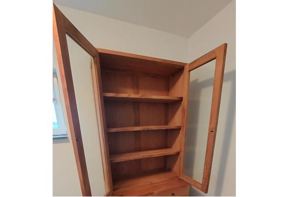 Boekenkast, teakhout, bovengedeelte met glazen deuren. - 20231108_151805