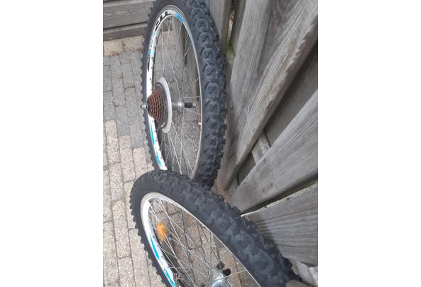 wielen van/voor 24 inch mountainbike - 20220815_130354