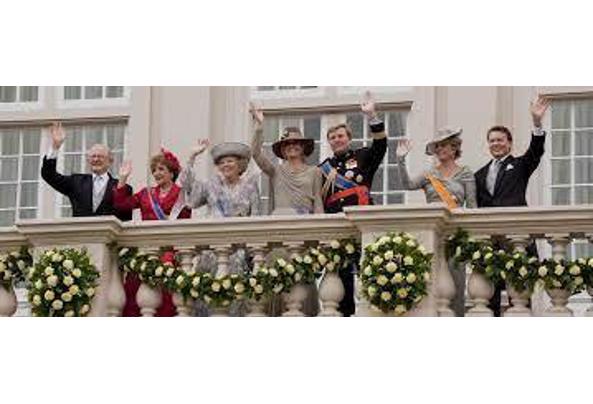 BOEKEN MONARCHIE - koningshuis