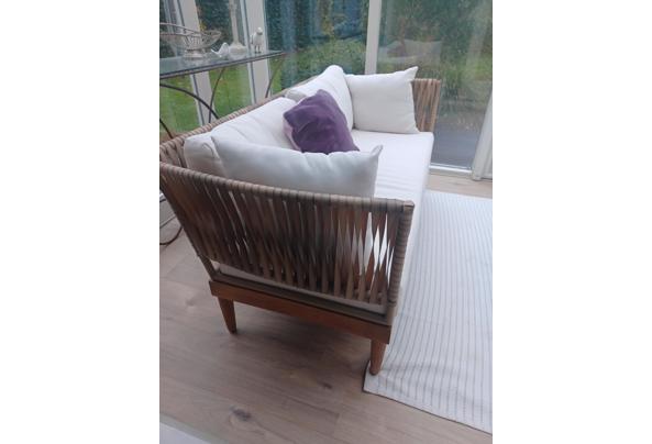 Een leuk 2 zits bankje. - 17621763238055164431177222303982