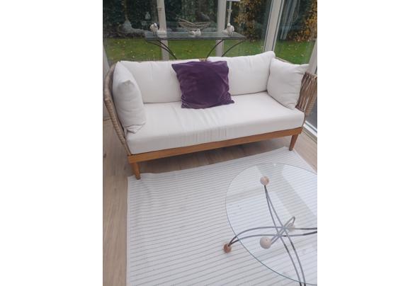 Een leuk 2 zits bankje. - 1762176376178520246559957043238