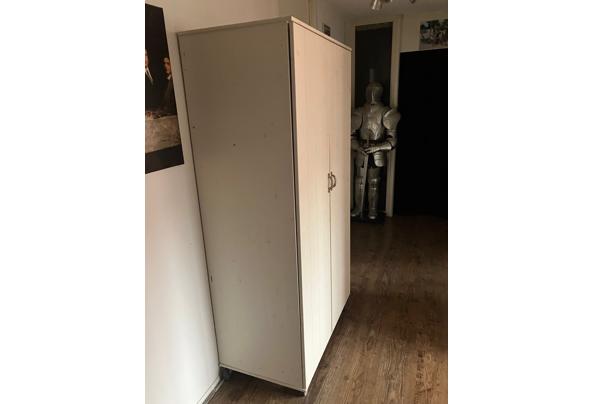 Mooie witte kinder kledingkast op wieltjes. - bcda14ec-a798-43c5-912f-651ab8f5ad7c