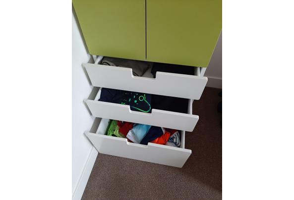 Kinderkledingkast lime groen met wit - 20210621_113021